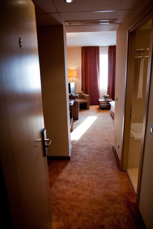 Top Rooms Aparthotel Bucharest Luaran gambar